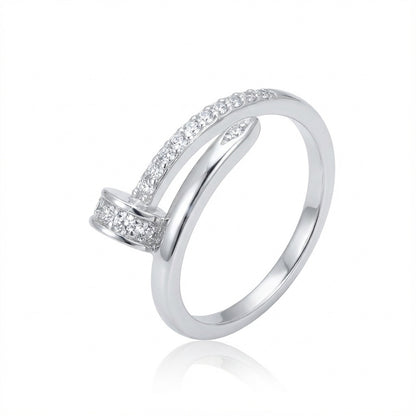 טבעת מסמר משובץ