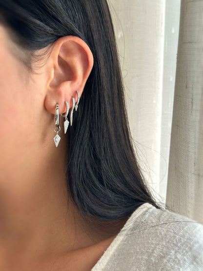 עגיל חץ משובץ